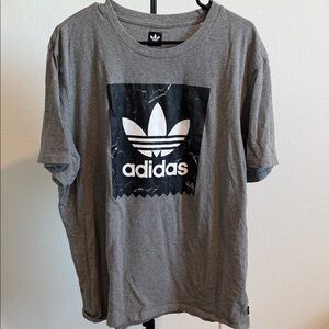 🌿 Adidas Heather Gray Tee with Black and White Logo